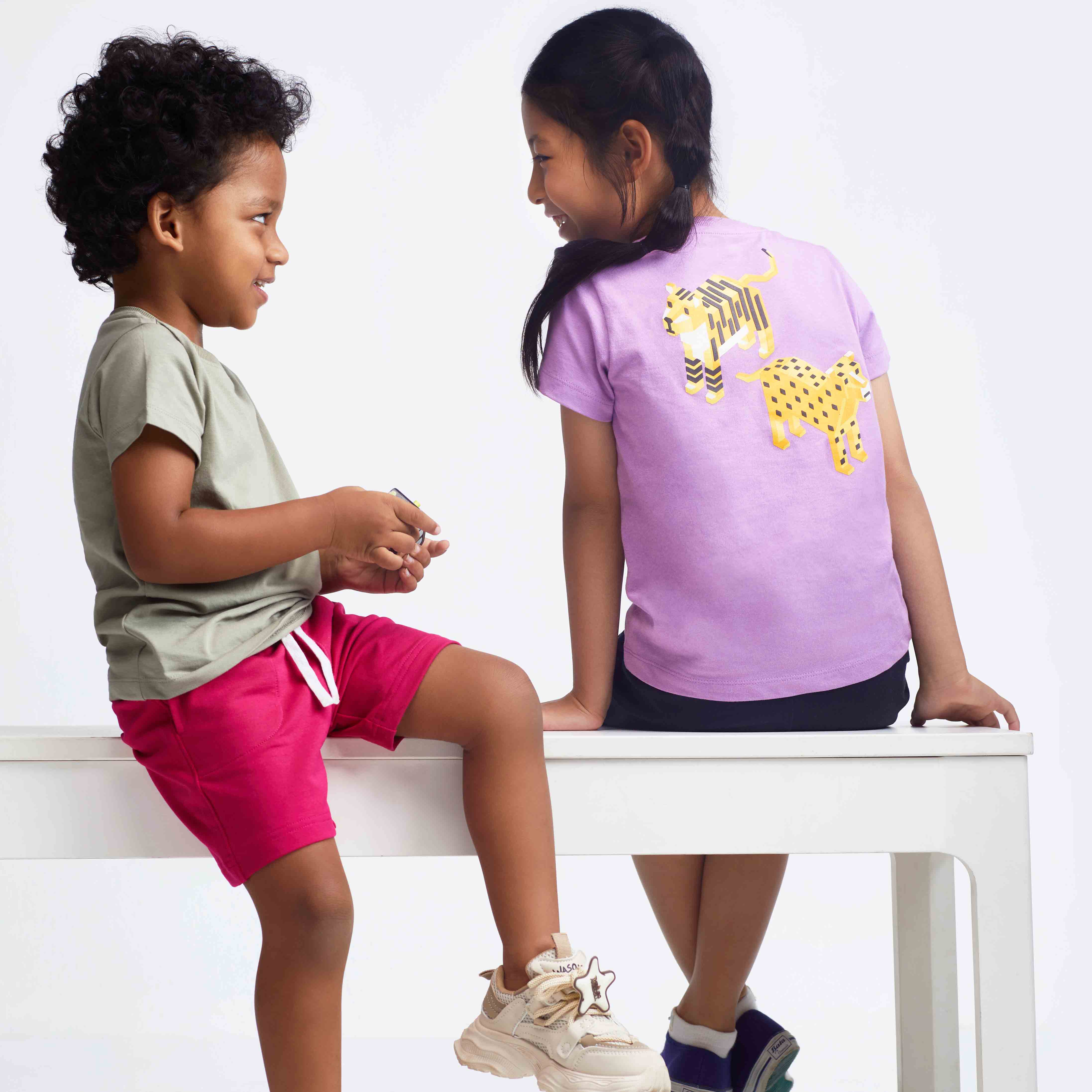 Slow Fashion vs. Fast Fashion: Why Organic Clothing for Kids is a Better Choice? - Kiggle